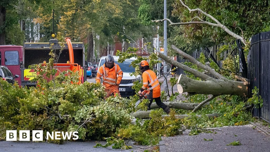 Storm Amy hits UK with heavy rain and strong winds