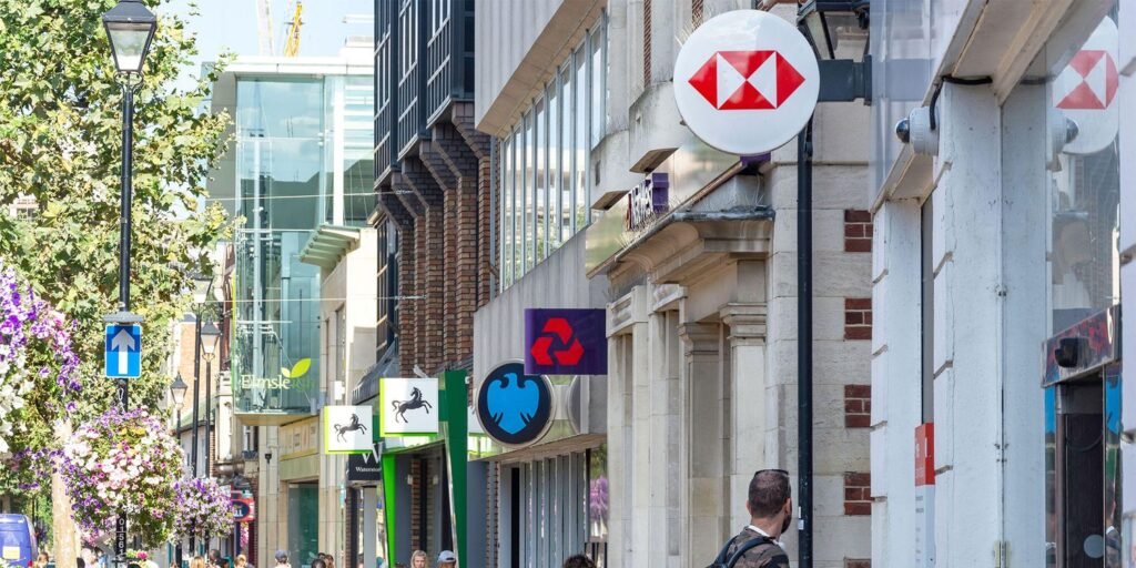 Do loyal mortgage customers get better rates?