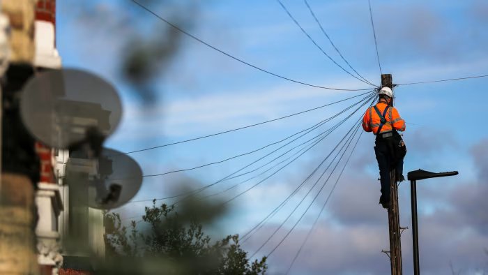 Openreach boss threatens to scrap UK fibre target in dispute with regulator