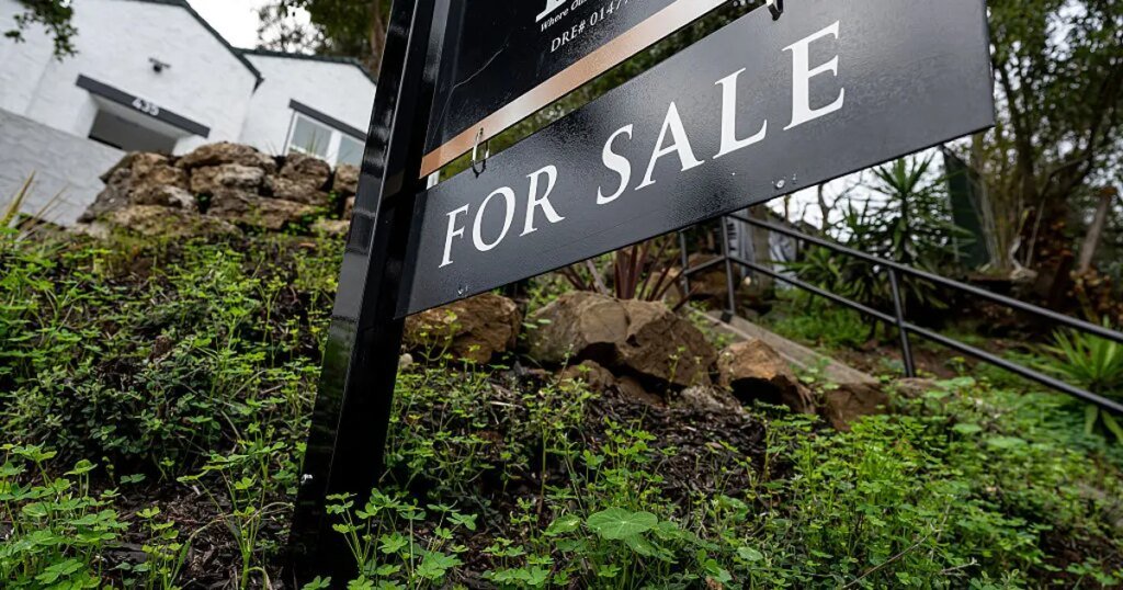 Mortgage rates fall to lowest level since 2022