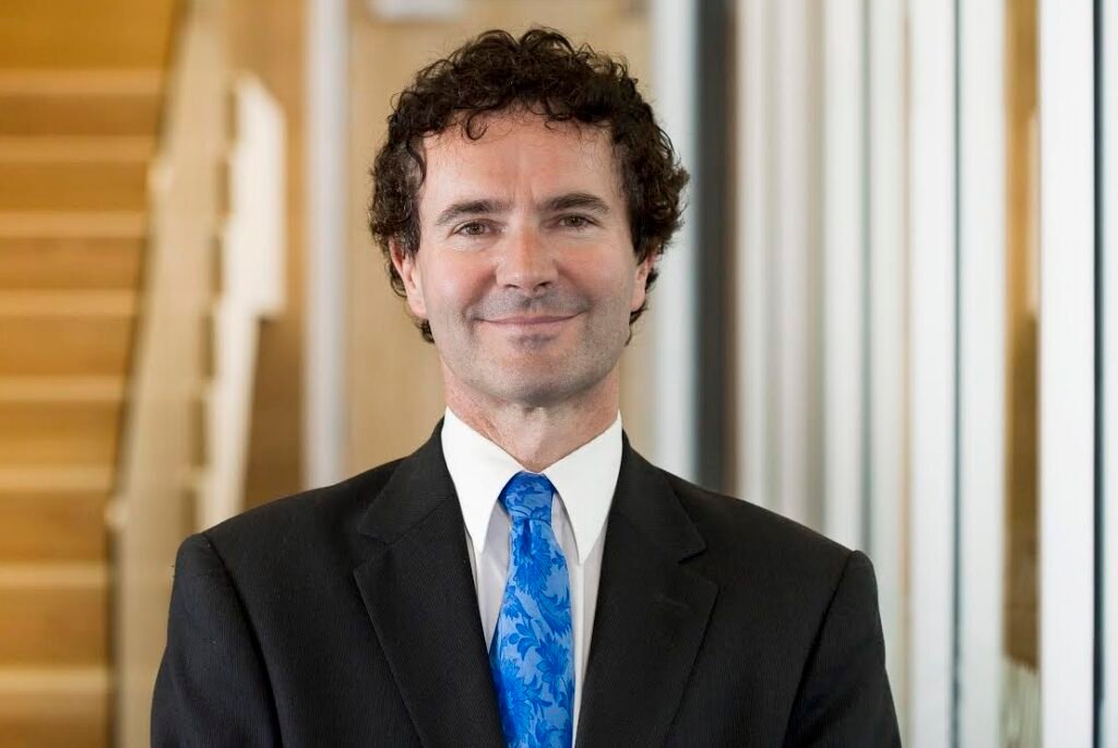 Mortgage enquiries sink as war drags on and interest rates rise