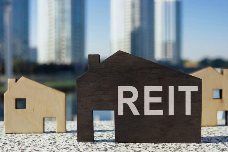 Here’s the REIT I’m buying for huge and sustainable passive income