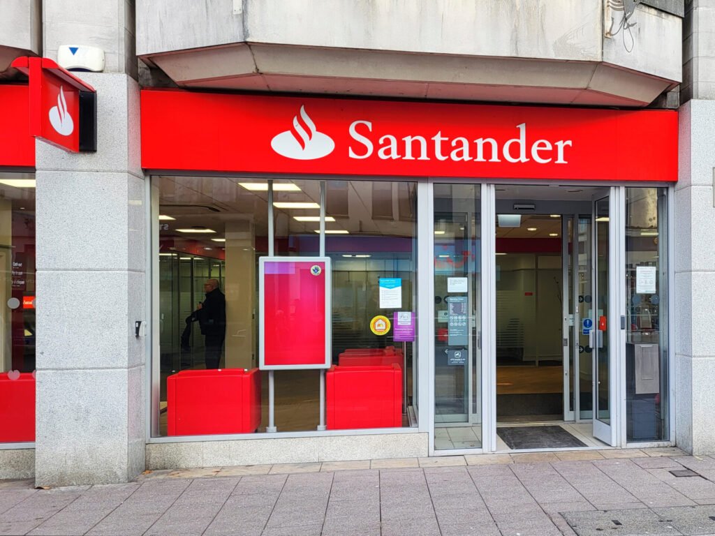 Santander reduces rates on higher LTV fixed and tracker mortgage products – The Intermediary