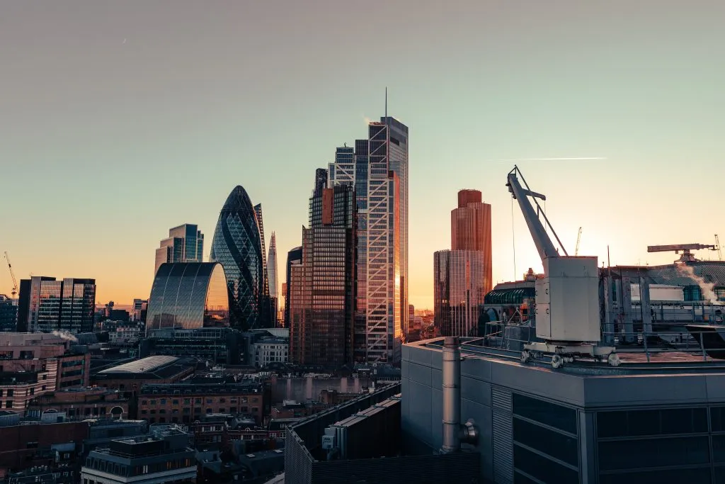 Overseas investment in UK commercial property down 40%, Real Estate:UK reports