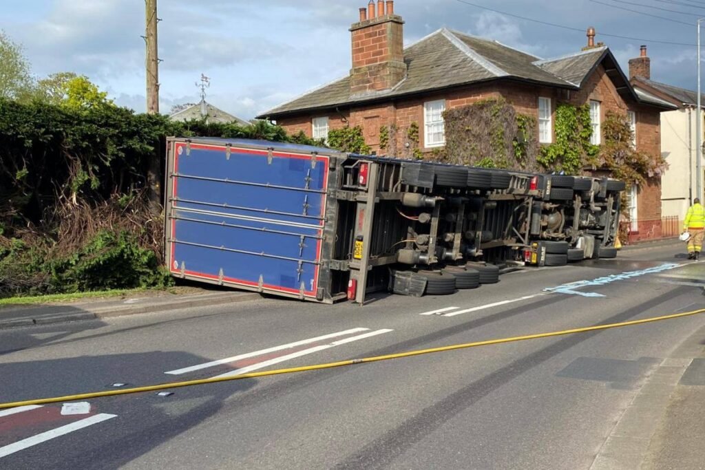 Road closed after HGV overturns and crashes into property