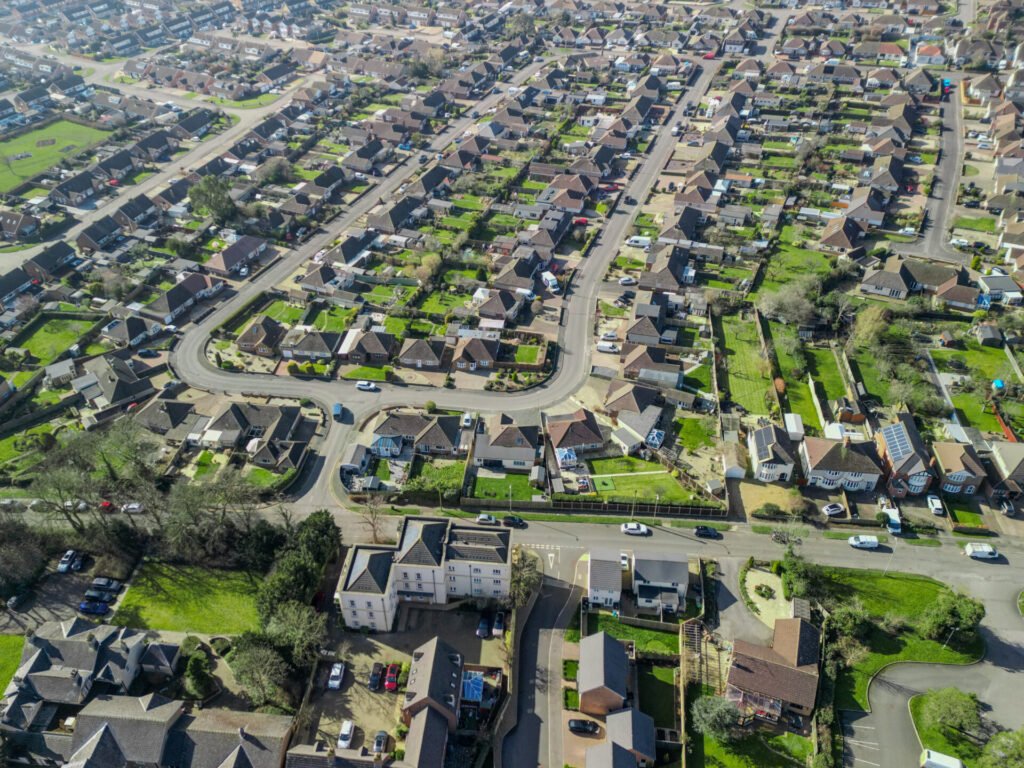 UK house prices lose value in real terms as property trails investment returns, says Rathbones – The Intermediary