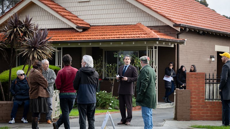 Melbourne auctions: Investor lands Kingsville villa for $625,000, edges out first home buyers