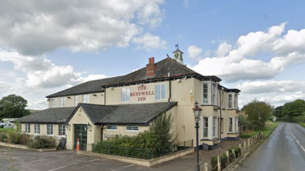 Fresh plans to knock down former pub, build homes