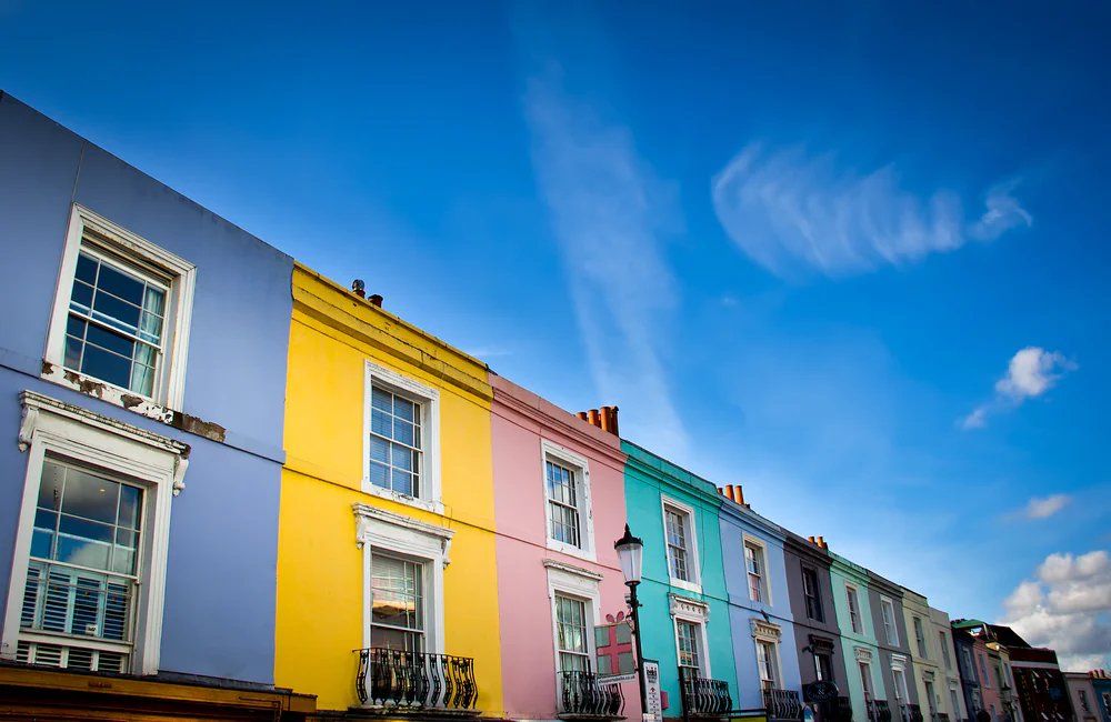 UK house prices fall as mortgage rates rise