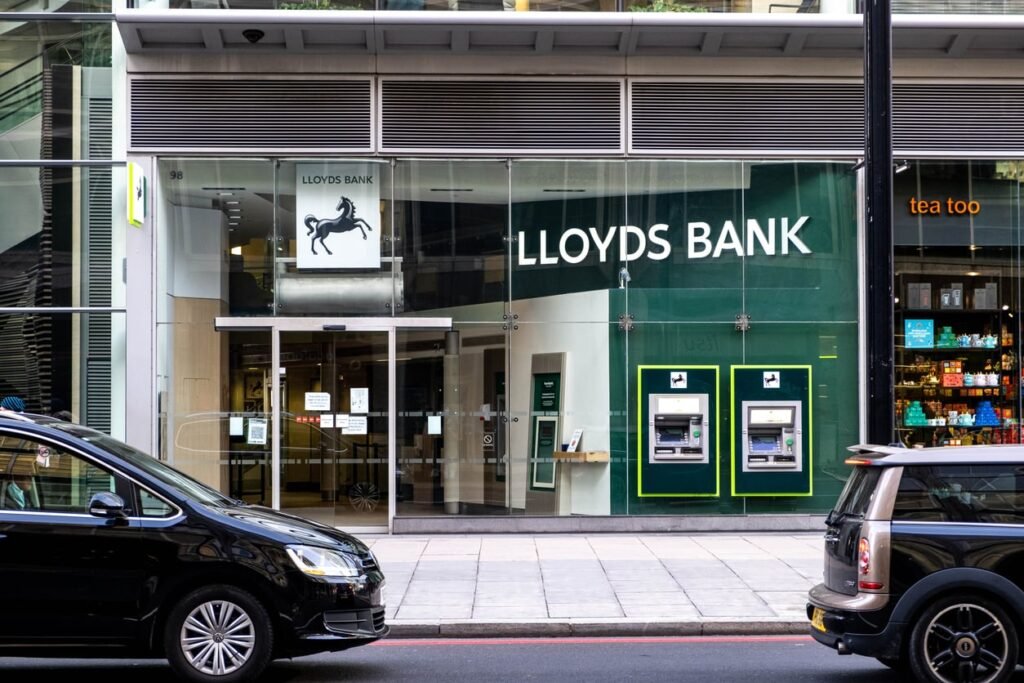 Lloyds reports clear signs of improvement in the housing market – BuyAssociation Group