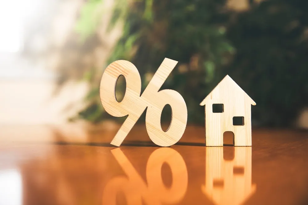 Mortgage rates fall as big lenders compete on pricing